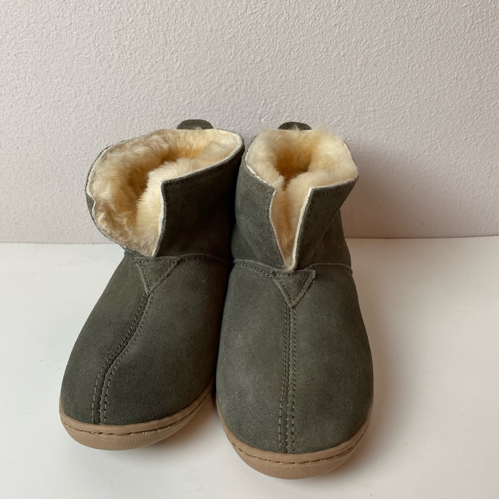 Minnetonka slippers 9
